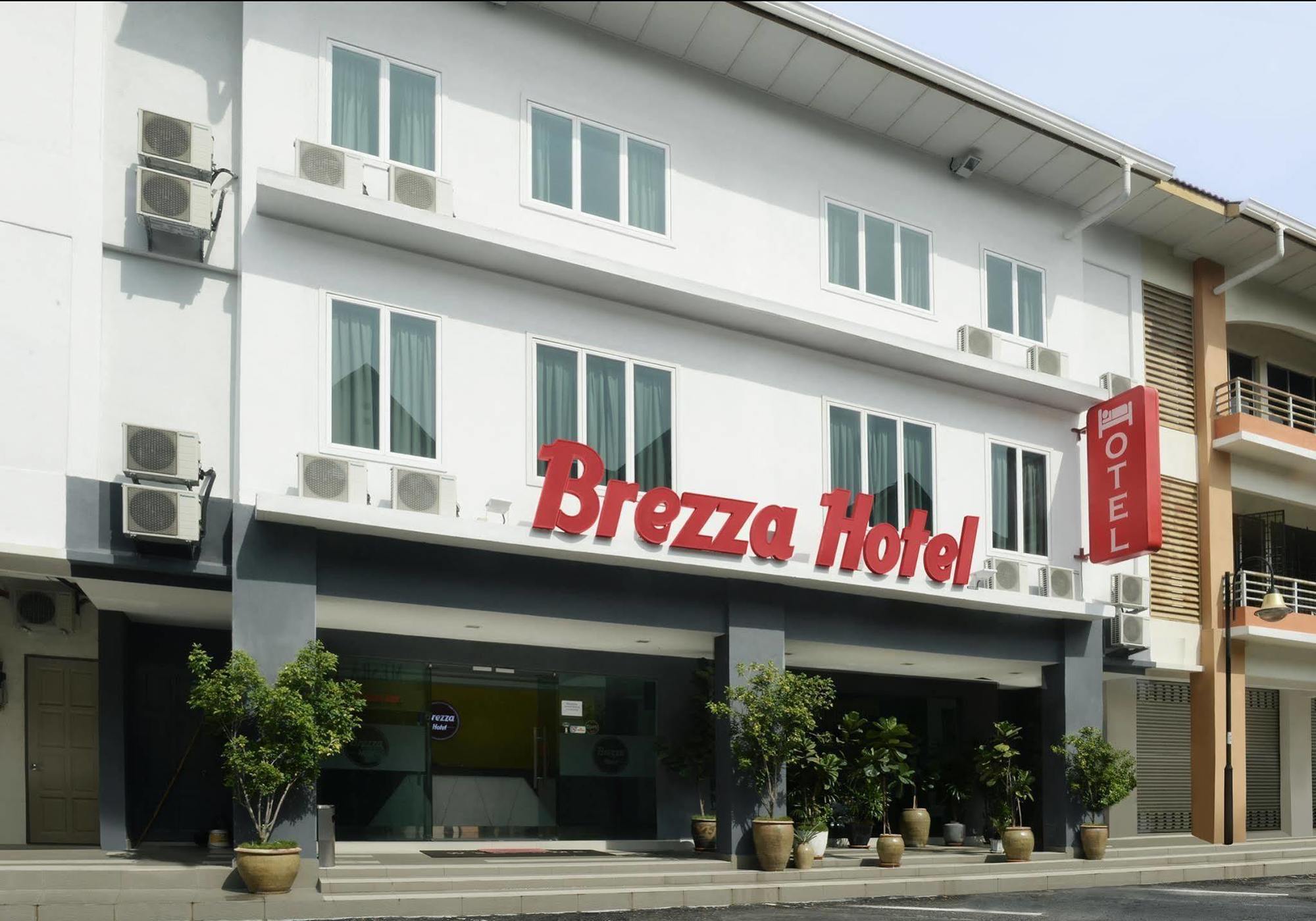 Brezza Hotel Лумут Екстериор снимка