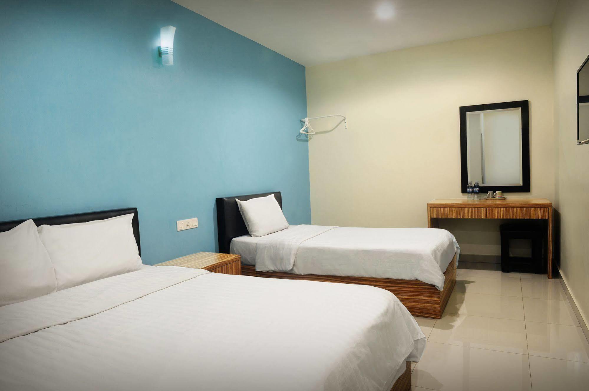 Brezza Hotel Лумут Екстериор снимка