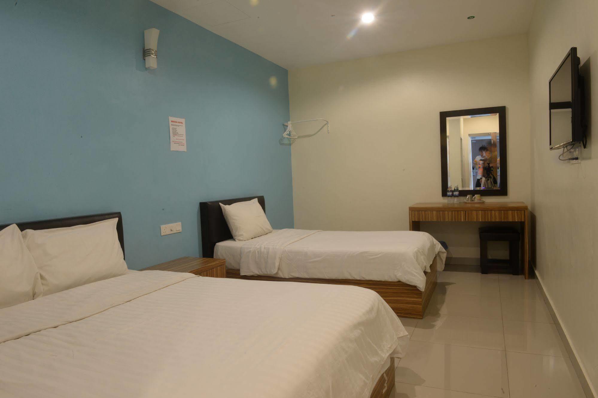 Brezza Hotel Лумут Екстериор снимка